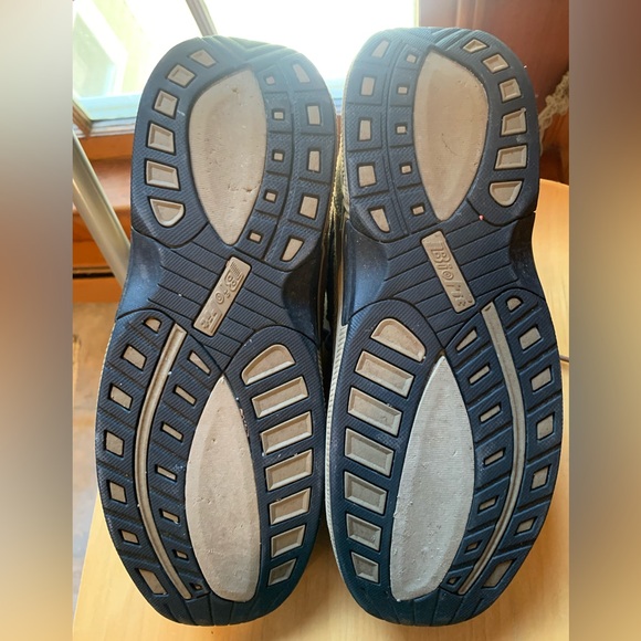 Women’s OrthoFeet Delta Hikers, size 9.5 - Picture 6 of 9